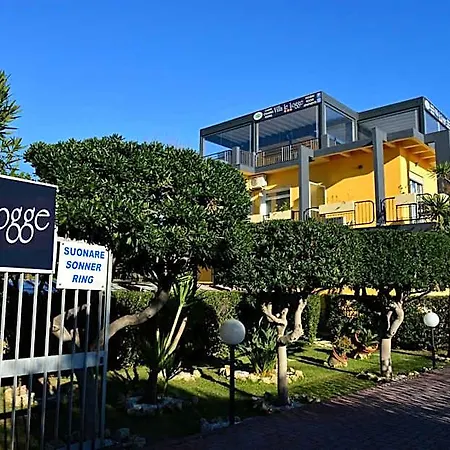 Bed and Breakfast Le Logge Βεντιμίλια